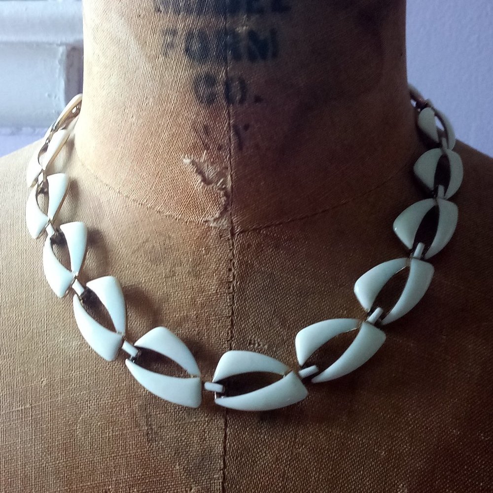 Vintage mid century ivory enamel link necklace